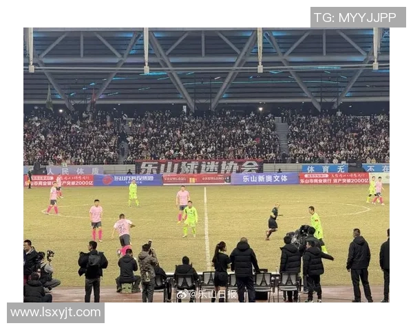 香港足球明星队迎战佛山球队激情对决展现足球魅力与团队精神