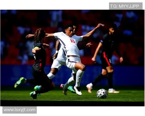 荷兰队精彩表现逆转战胜美国足球明星队伍展现强大实力